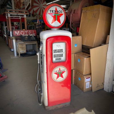 1950`s Red/White gas pump.