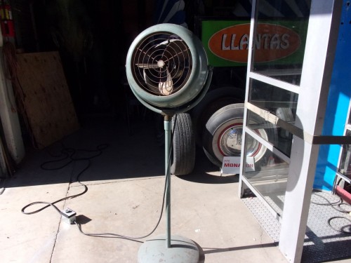 Industrial floor fan