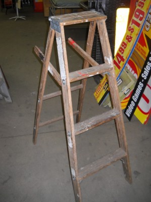 4ft Vintage Wooden Step Ladder