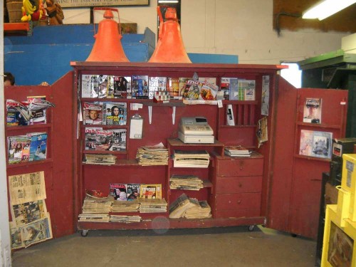 Medium Red Newspaper Kiosk / News Stand