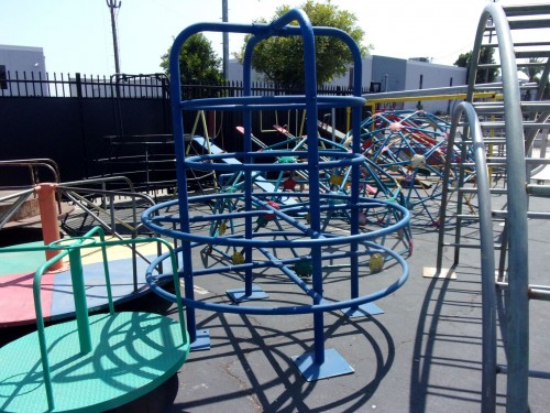 Playground - Small Galvanized Jungle Gym (Thick Pipe)