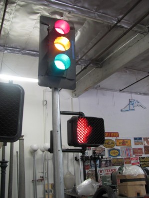 Traffic Lights with Crosswalks (Black with Single Head)